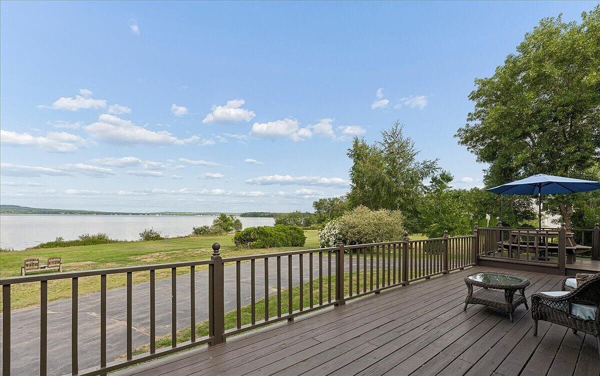 Property listing photograph