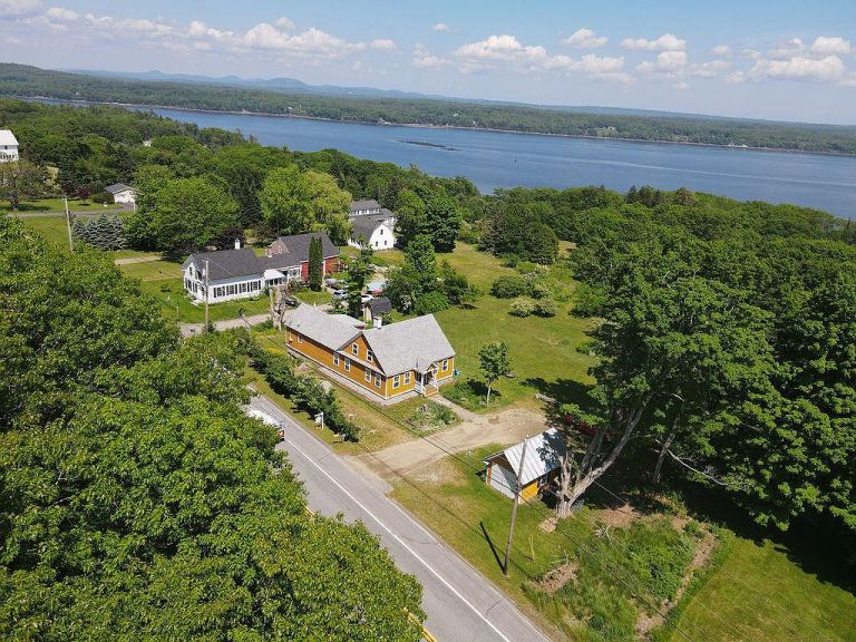 Property listing photograph